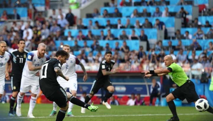 Messi misses penalty as Iceland hold Argentina for famous draw Messi misses penalty as Iceland hold Argentina for famous draw