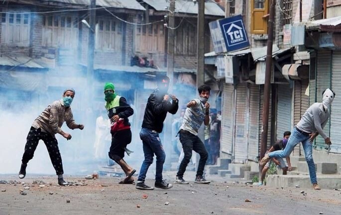 UP youth claim they were lured in stone-pelting gangs of Kashmir in pretext of job UP youth claim they were lured in stone-pelting gangs of Kashmir in pretext of job