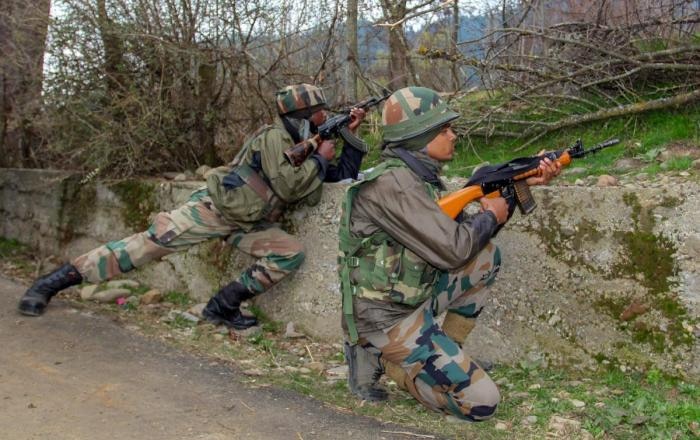 Jammu kashmir: Ecounter underway in Pulwama; militants believed to be trapped Jammu kashmir: Ecounter underway in Pulwama; militants believed to be trapped