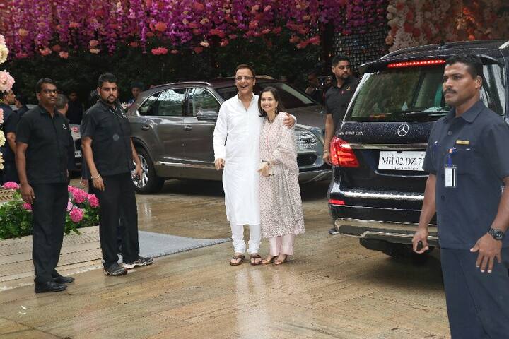 Filmmaker Vidhu Vinod Chopra and wife Anupama at the event. 