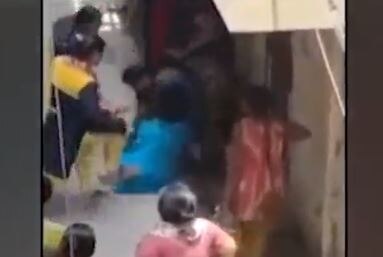 Delhi shame! Woman beaten up, stripped; Onlookers record incident Delhi shame! Woman beaten up, stripped; Onlookers record incident; Watch Video