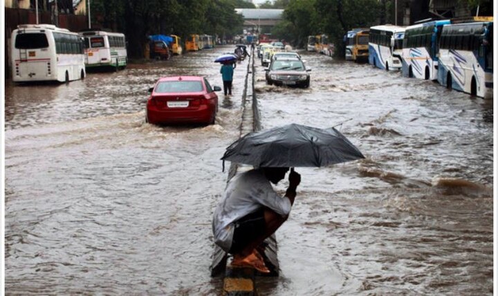 Heavy rains lash parts of Kashmir, halts Amarnath Yatra; MeT issues alert in other states including Delhi Heavy rains lash parts of Kashmir, halts Amarnath Yatra; MeT issues alert in other states including DelhiFlood-like situation in parts of Kashmir, halts Amarnath Yatra; MeT issues alert in other states including Delhi