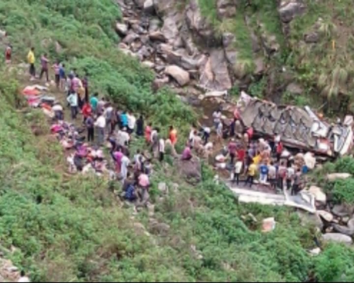 Uttarakhand: 44 dead, many injured as bus falls into gorge in Pauri-Garhawal Uttarakhand: 48 dead, many injured as bus falls into 60-metre-deep gorge