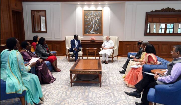 The two leaders discussed the progress in India-Kenya relations in recent years, as well as regional and global issues of mutual interest. Prime Minister Narendra Modi met H. E. Mr. Raila Odinga, Former Prime Minister and the Leader of Opposition in Kenya, in New Delhi today.