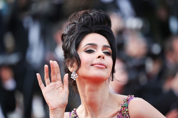 Mallika Sherawat: Was thrown out of films for refusing to get intimate with co-stars off screen Mallika Sherawat: Was thrown out of films for refusing to get intimate with co-stars off screen