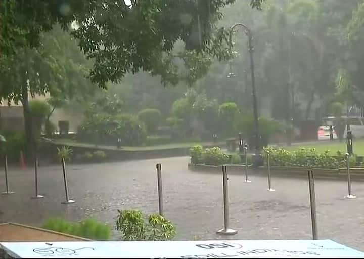 According to IMD, the temperature after the hour-long showers dropped to 26.6 degrees Celcius. Rainfall recorded in Delhi was 34.2 mm while the humidity was 90 per cent. The maximum temperature settled at 37 degrees Celsius. Image: ANI