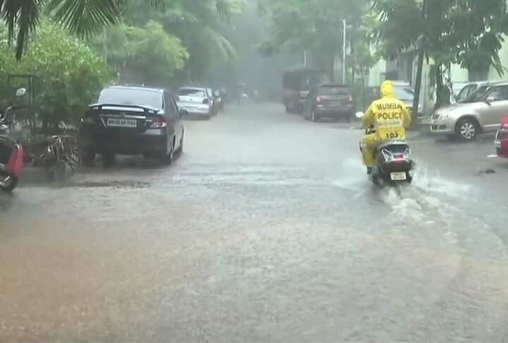 Visual from Andheri and near Dadar Police headquarters as heavy rainfall continues in Mumbai. (ANI)