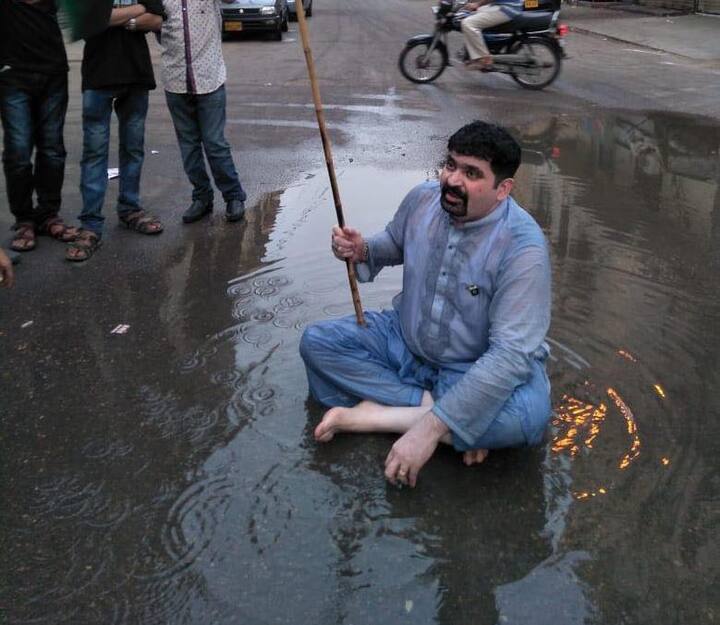Remember Ayaz Memom Motiwala, the Pakistani politician who created a buzz on social media by asking for votes while lying down in sewage water? Well, he is back again and this time he was in an open gutter. Image: Facebook (Ayaz Memom Motiwala)