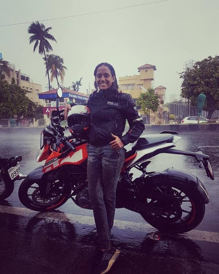Bikers, her friends were in disbelief as many of them poured tributes on her Facebook profile. Anam Hashim, a professional bike stunt performer and rider, wrote on Instagram: “[Chetna] was a ‘Motorcycle Coach’ & she taught so many women how to ride a motorcycle. Her life wasn’t easy but that’s what life is all about… May her soul rest in peace.” PIC/Chetna Nagesh Pandit Facebook account.