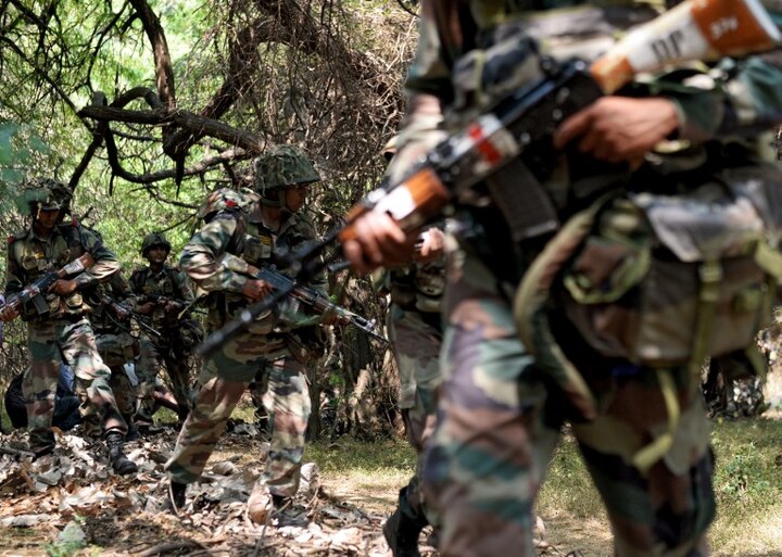 Kupwara: Army soldier injured in ceasefire violation by Pakistan in Tangdhar sector  Kupwara: Army soldier injured in ceasefire violation by Pakistan in Tangdhar sector