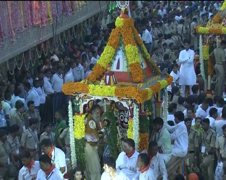 Lakhs of devotees offer prayers at annual Jagannath Rath Yatra in Ahmedabad Lakhs of devotees offer prayers at annual Jagannath Rath Yatra in Ahmedabad