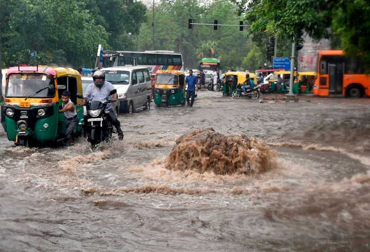 Flood warning issued in Delhi as Yamuna water rises due to rains Flood warning issued in Delhi as Yamuna water rises due to rains