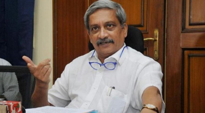 Drinking in public in Goa will soon invite heavy fine: CM Manohar Parrikar Drinking in public in Goa will soon invite heavy fine