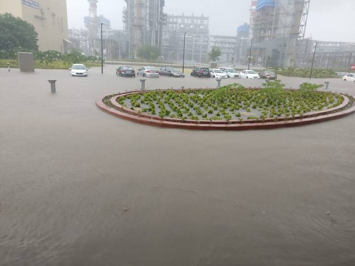 As rain lashes in several parts of Gujarat, it created havoc in Jamnagar’s refinery. (ABP News grab)