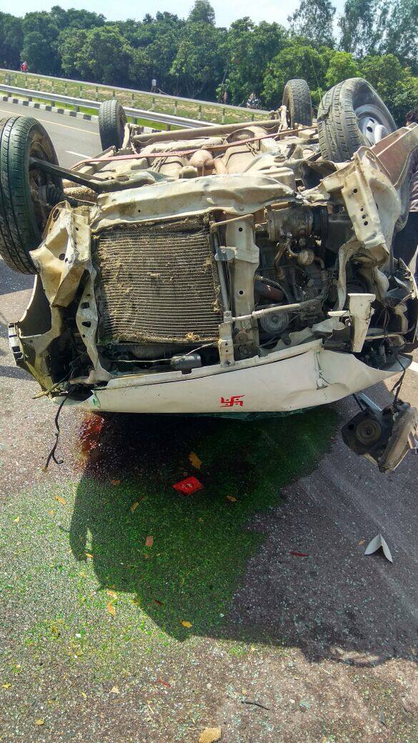 Major accident at Agra-Lucknow expressway as car attempting to save an animal on road takes turtle.