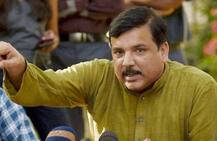 \'BJP people do not like hugs, they believe in abuse\': AAP comes out in support of Rahul\'s hug