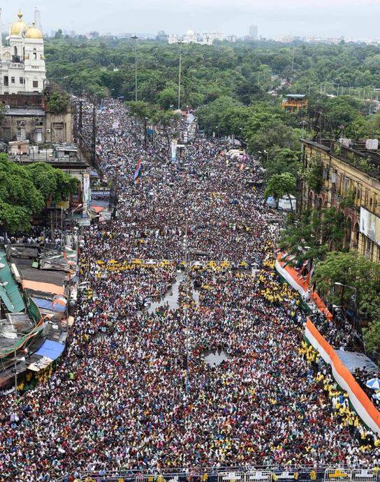 Lakhs of people had converged at Dharmatala on the occasion of 25th Years of 21 July TMC Martyrs' Day. Record-breaking crowd! (Twitter/Mamata Banerjee)