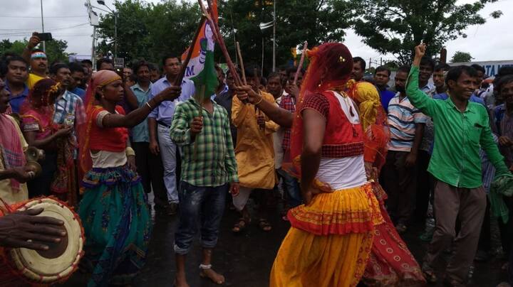 A cultural milieu at Dharmatala. People braved the rain to attend 21 July Shahid Dibas rally at Dharmatala. (Twitter/AITC)