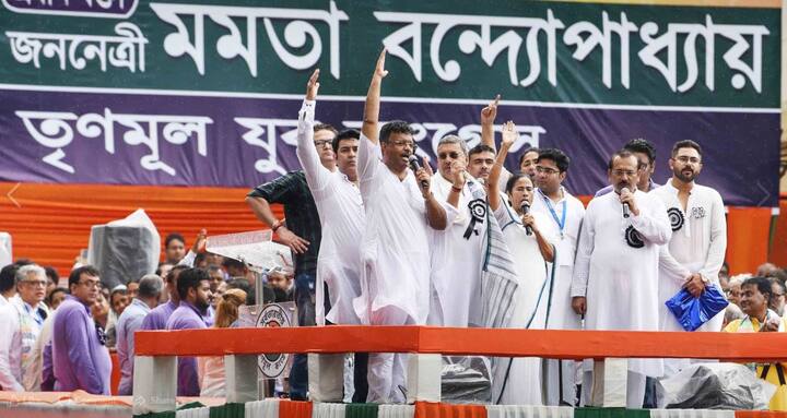 Claiming that the TMC would win all the 42 Lok Sabha seats in West Bengal in the next general elections, Chief Minister Mamata Banerjee at a rally said the party would oust the BJP to save the country. She said the BJP's strength would drastically reduce in the next LS polls. (Facebook/All India Trinamool Congress)