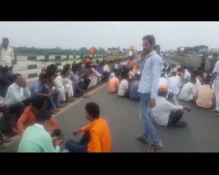 Maratha Reservation Row: Youth jumps to death in Godavari river  Maratha Reservation Row: Youth jumps to death in Godavari river