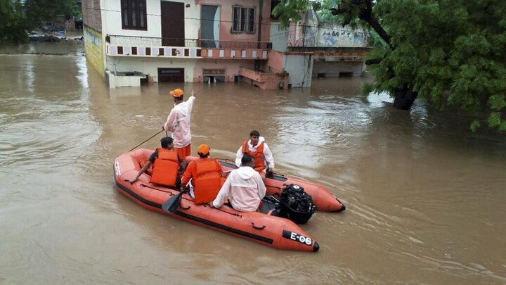 In dramatic rescue, Rajasthan MLA uses turban to save man from being washed away In dramatic rescue, Rajasthan MLA uses turban to save man from being washed away