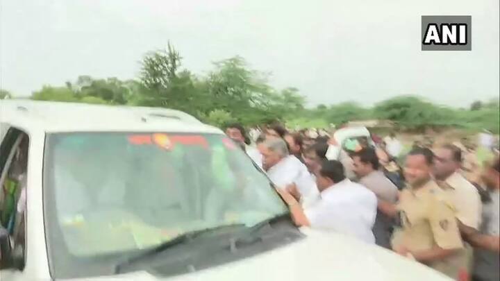 Locals attacked the vehicle of Shiv Sena MP Chandrakant Khaire when he went to attend funeral of the youth who drowned in Godavari river. Picture from Aurangabad. (ANI)