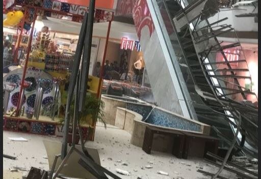 WATCH: Ceiling of Raghuleela Mall collapses in Navi Mumbai; no casualty reported WATCH: Ceiling of Raghuleela Mall collapses in Navi Mumbai; no casualty reported