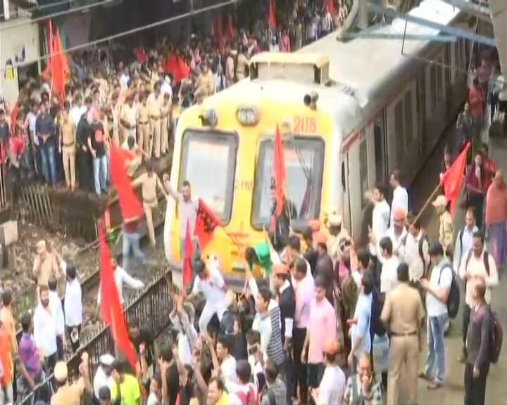 Pics: Maratha Reservation Stir Turns Violent; Trains, Buses Stopped And Expressway Blocked Pics: Maratha Reservation Stir Turns Violent; Trains, Buses Stopped And Expressway Blocked
