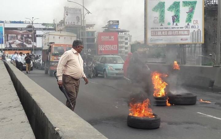 Tires were set ablaze on Majiwada bridge in Thane. (ANI Image)