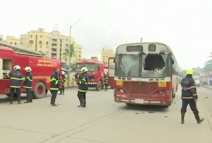 Miscreants pelted stones & set a bus ablaze in Mankhurd. (ANI Image)