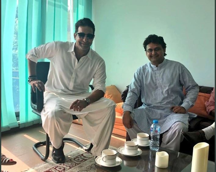 IN PICS: Former cricketer Wasim Akram visits Imran Khan\'s residence to ...