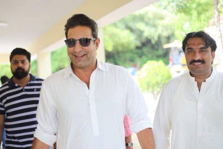 As per reports Wasim had flown from London to Pakistan just to cast his vote in favour of PTI. Image: Twitter (@PTIofficial)
