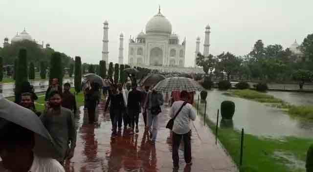 In the pictures only the pavement could be filled. (ABP News Grab)