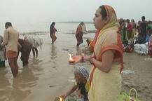 In Pics: Devotees Take Dip In Varanasi’s Ganga, Allahabad’s Triveni Sangam After Lunar Eclipse