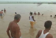 In Pics: Devotees Take Dip In Varanasi’s Ganga, Allahabad’s Triveni Sangam After Lunar Eclipse