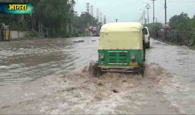 Mathura-Delhi National Highway- 2 also had a massive traffic jam following excessive downpour. (ABP News Grab)