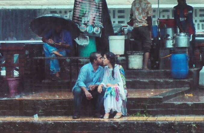 Bangladeshi photographer assaulted, fired from job for “lip kissing” photo Bangladeshi photographer assaulted, fired from job for “lip kissing” photo