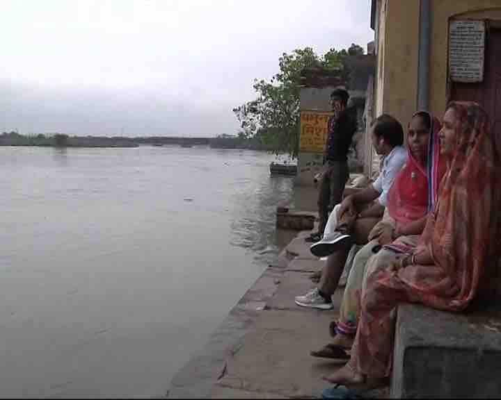 Earlier on Saturday, the Delhi government have issued flood warning and asked the people living in low-lying areas to evacuate.