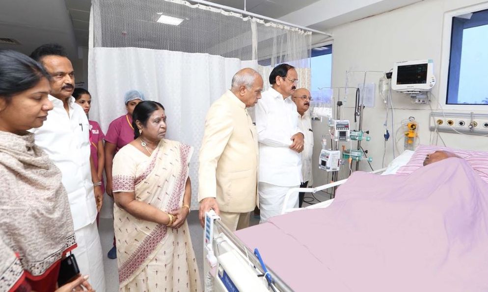 Karunanidhi's health: DMK chief’s vital signs normalising, says medical bulletin