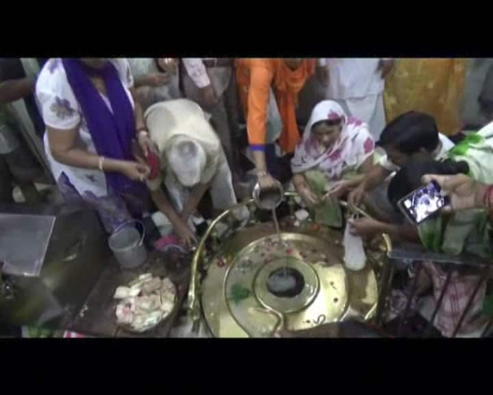 Sawan month 2018: All the Mondays of this month are very fruitful and hence people fast on all Mondays of this month. Few also go for 'Solah Somvar' that is to fast for 16 Mondays. (ABP Live)