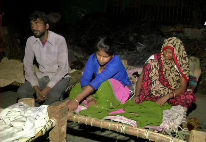 People who lived in areas along banks of river Yamuna evacuated it after water level rose, leaving them homeless People who lived in areas along banks of river Yamuna evacuated after water level rose, leaving them homeless