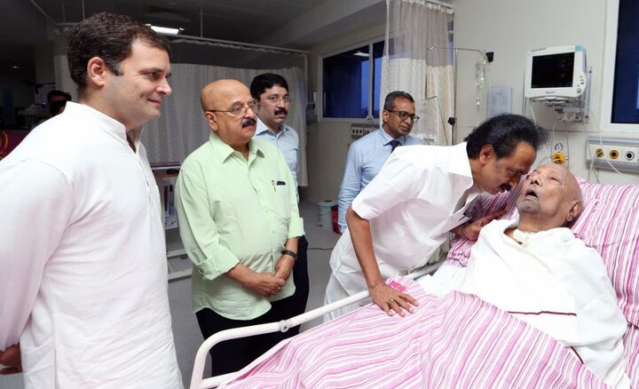 Karunanidhi's health: DMK chief continues to be under intensive care; Rahul Gandhi visits him Karunanidhi's health: DMK chief continues to be under intensive care; Rahul visits him