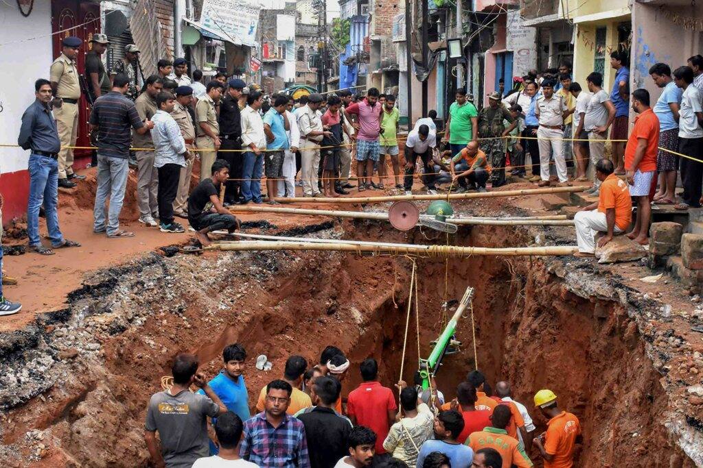 Bihar: 3-yr-old girl rescued after being trapped in a 110-feet borewell ...