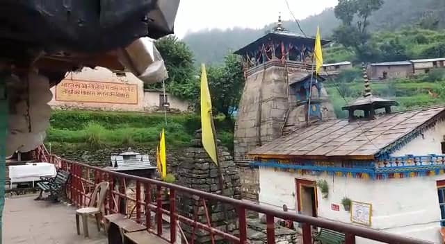 NEW DELHI: It is reported that Ambani’s son Akash Ambani will tie know in Triyuginarayan Temple, Uttrakhand. (ABP News Grab)