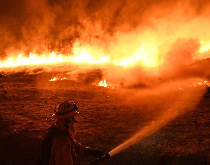The fire conditions have also drawn unusual commentary from Donald Trump, who tweeted that the blazes had been caused by policies that require the state’s water managers to divert water from reservoirs into rivers and streams. (AFP Image)