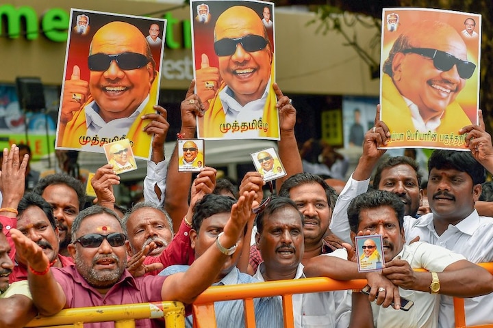 Karunanidhi dead live updates: DMK chief, former Tamil Nadu chief minister, dies at 94 Karunanidhi death: Row erupts over burial of DMK chief at Marina Beach