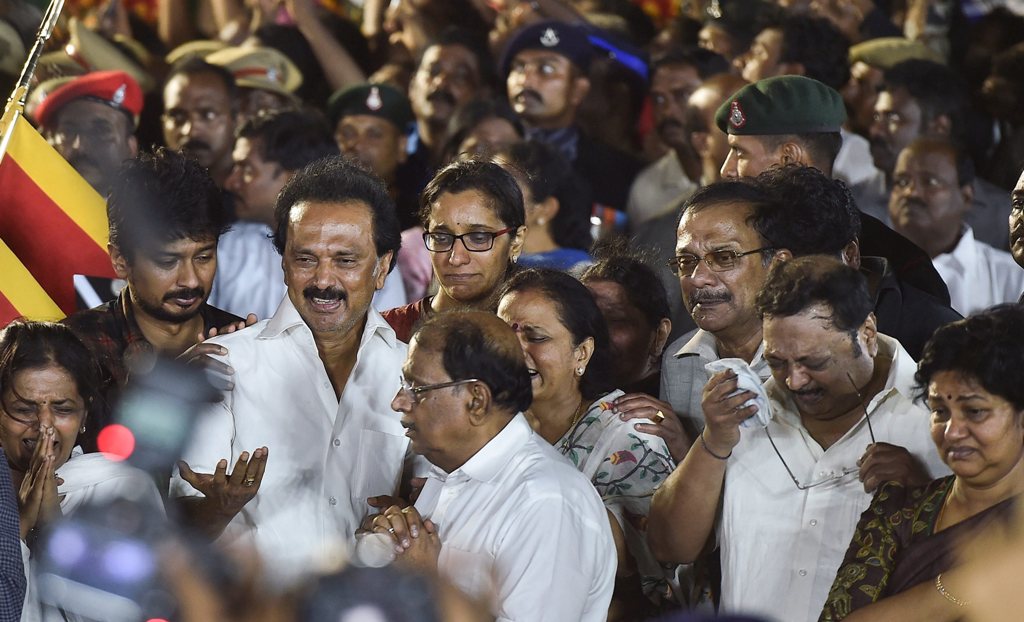 Karunanidhi interred at Marina amidst tears by milling crowd of well wishers