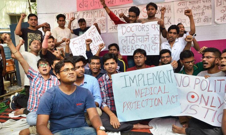 Dozen patients die during Bihar doctor strike over 'secuity cover' Dozen patients die during Bihar doctor strike over 'security cover'