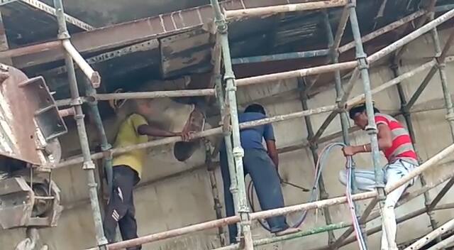 The bridge collapsed at 7:30 in the morning.