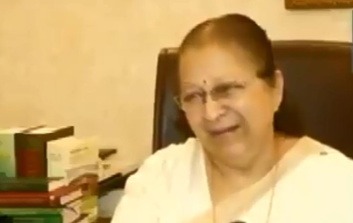 LS Speaker Sumitra Mahajan breaks down while remembering 'elder brother' Somnath Chatterjee WATCH: LS Speaker Sumitra Mahajan breaks down while remembering 'elder brother' Somnath Chatterjee